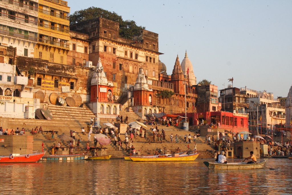 09-The Ghats along the Ganges.jpg - The Ghats along the Ganges